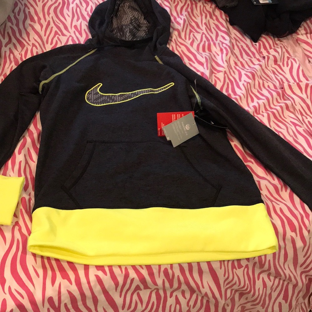 Nike therma-fit sweater